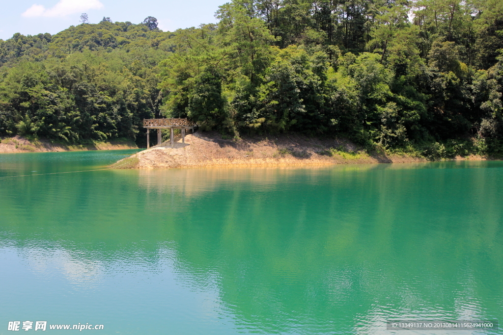 湖畔观景台