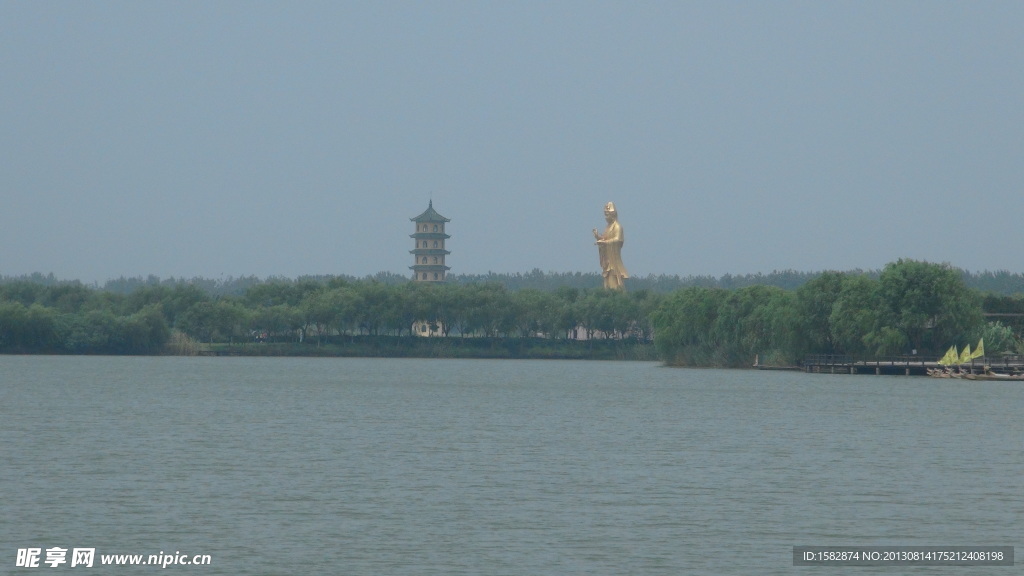 湖面观音和塔