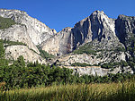 山峰草地风光