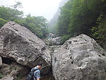 山间小河流