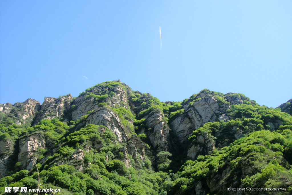 山 直冲云霄