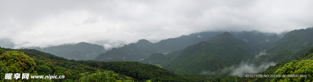 雨后山雾