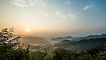 阳光山河