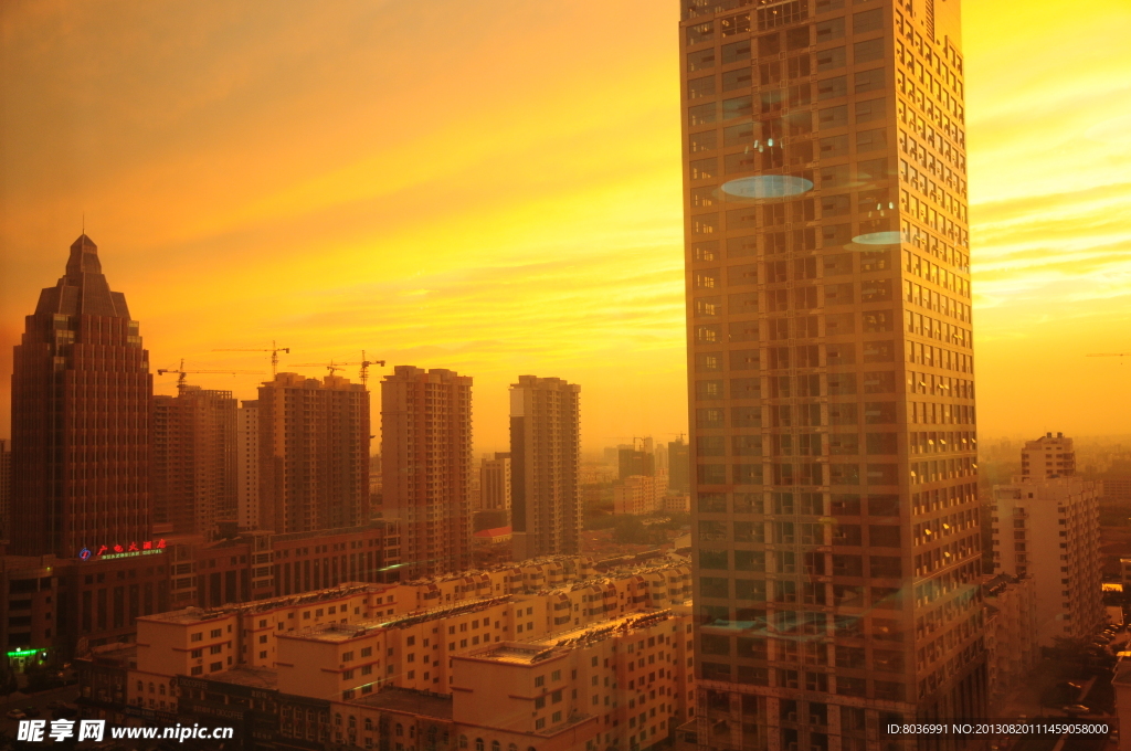 城市夕阳