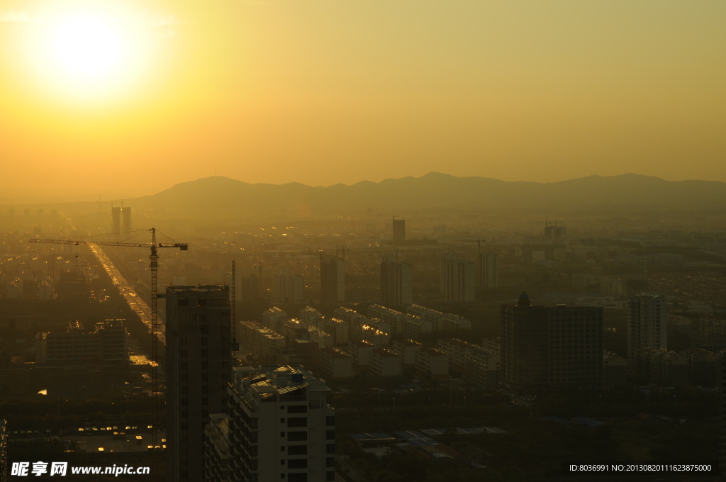 城市夕阳