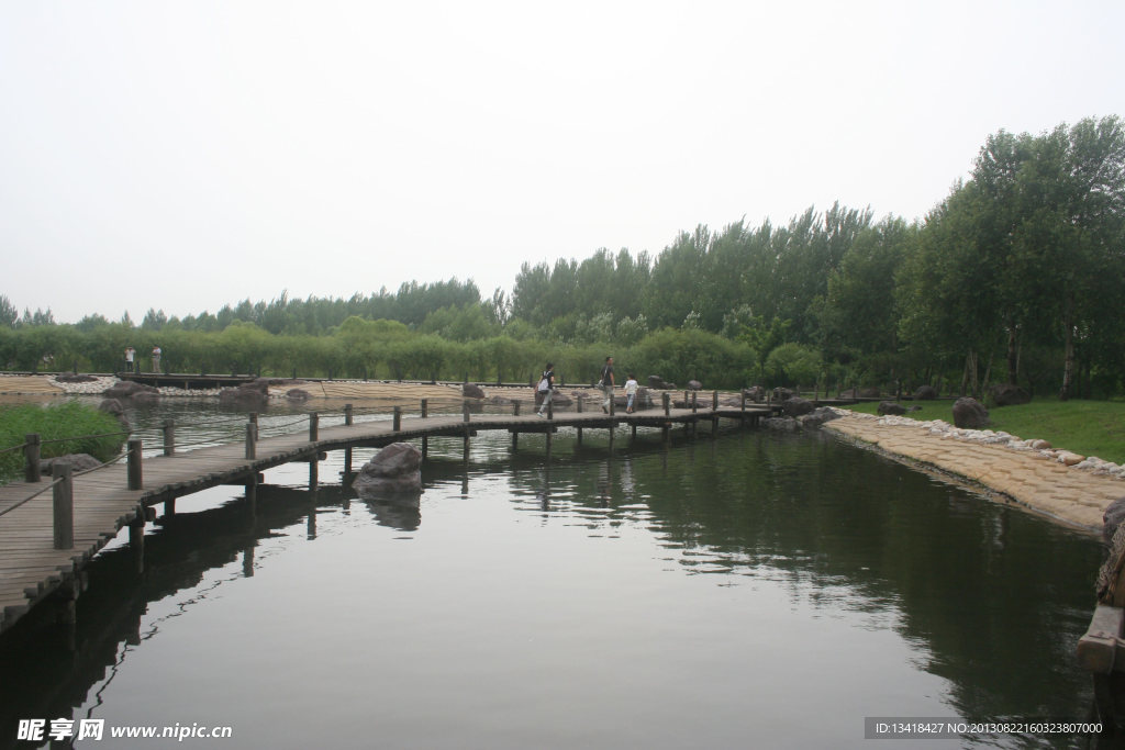 清风浮水