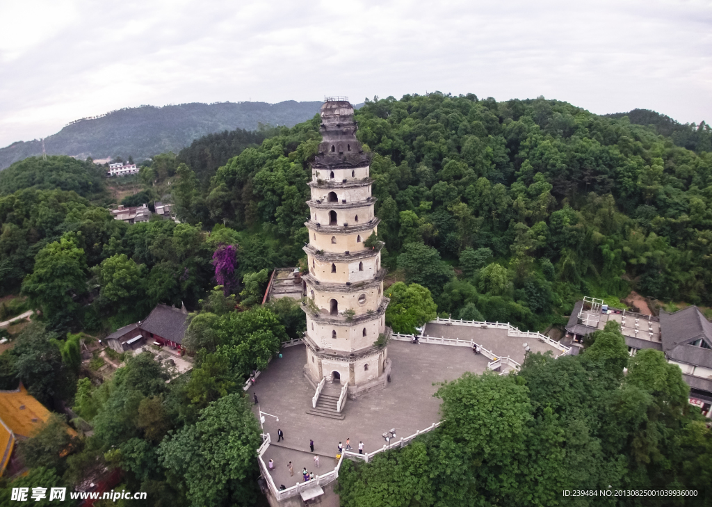 航拍宜宾 东山白塔