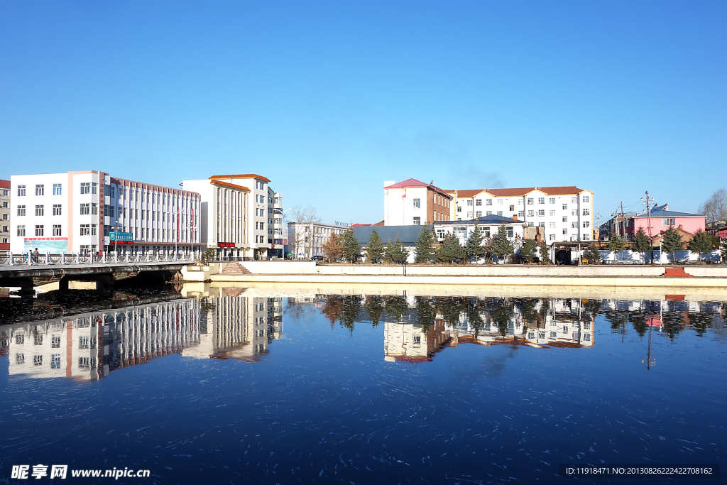 潮查河两岸建筑风景