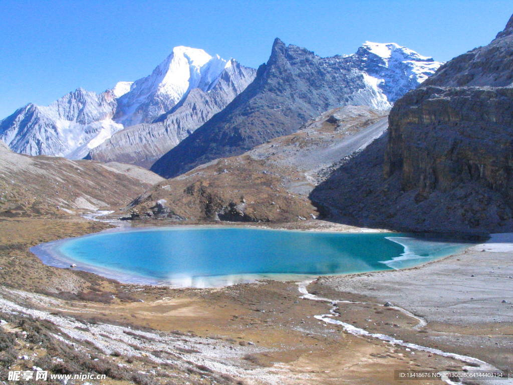 雪山天池