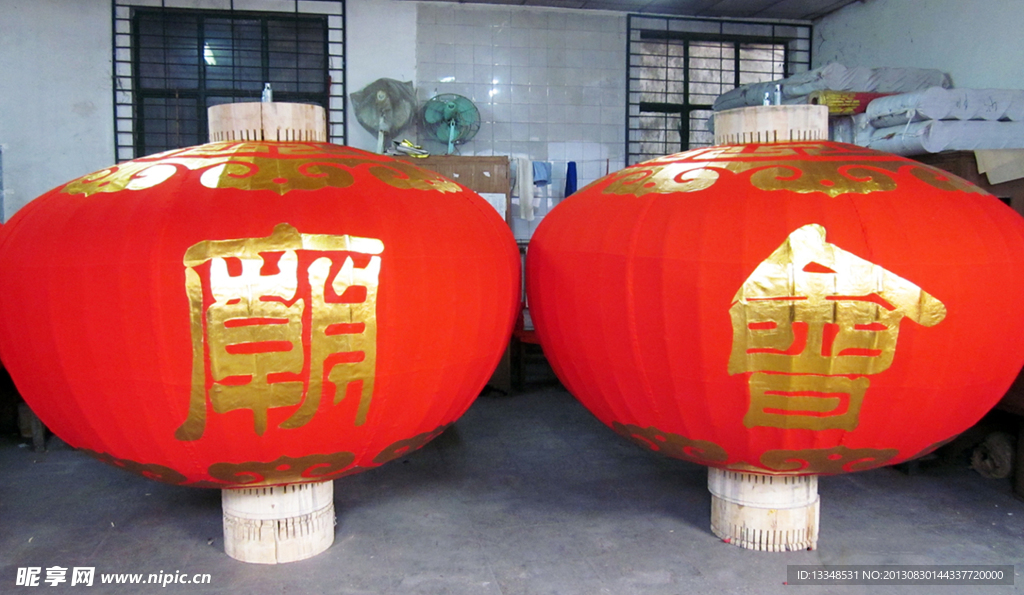车间内半成品灯笼