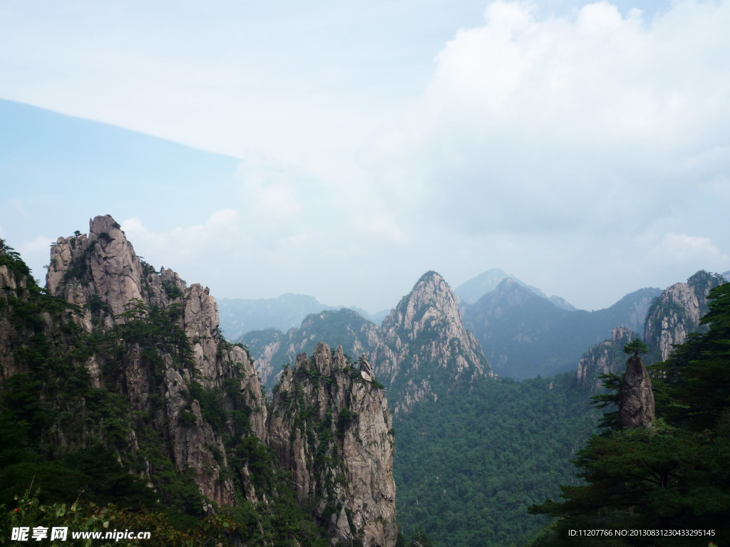 黄山与蓝天