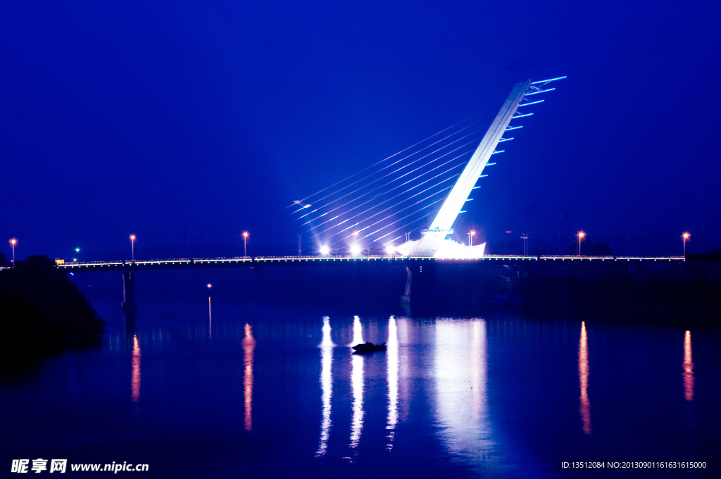 夜景白鹭大桥