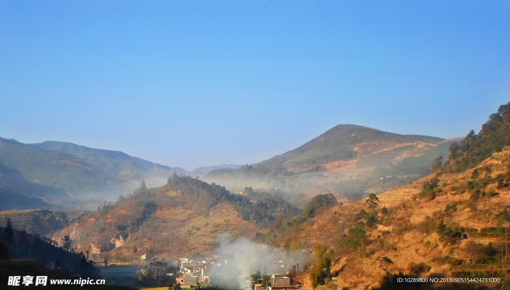 山村清晨