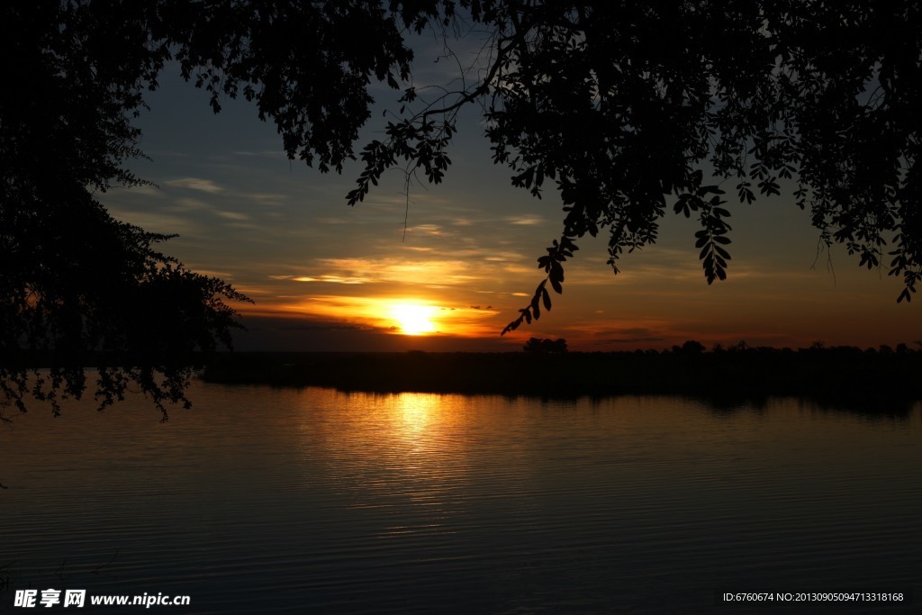 夕阳下的乔贝国家公园