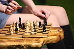 下国际象棋的美女