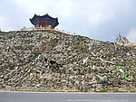 石头山上寺庙