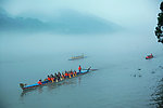 雨雾朦胧赛龙舟