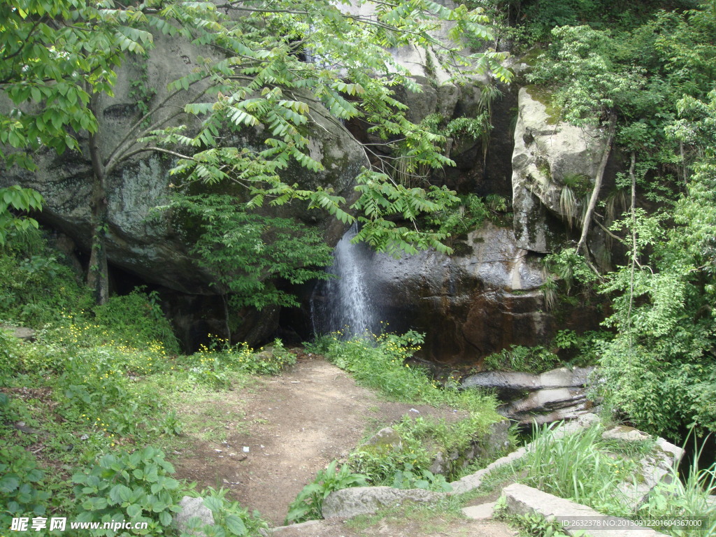 山涧流水