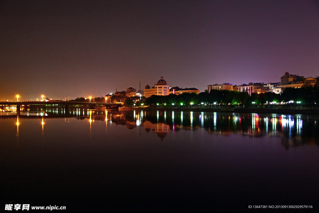 华灯初上 江滨夜景