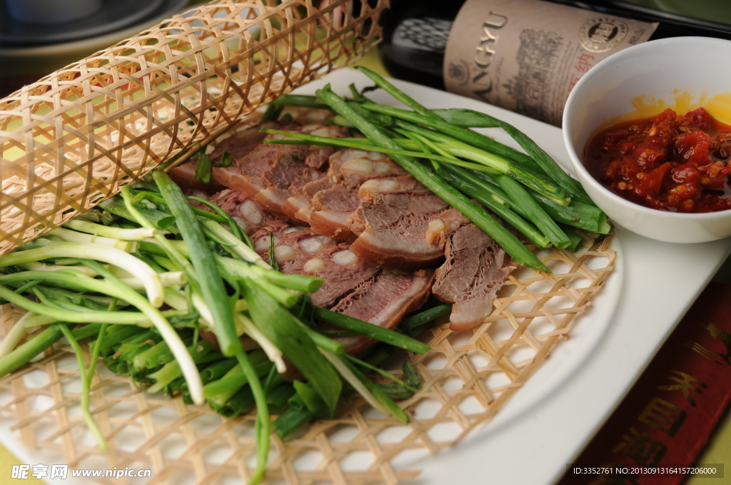 蘸酱野猪肉