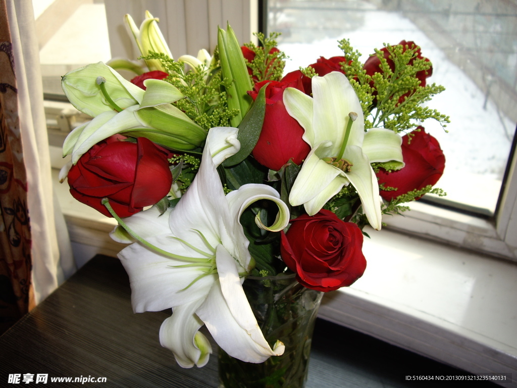 百合玫瑰花束