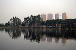 湖中景