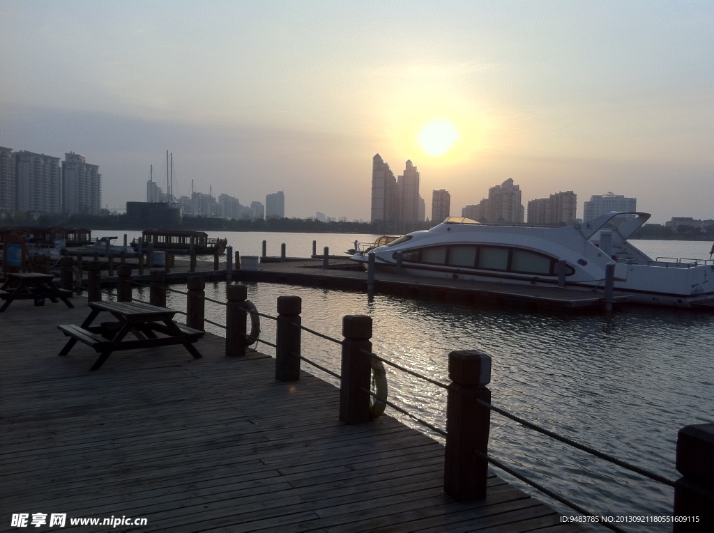 城市夕阳