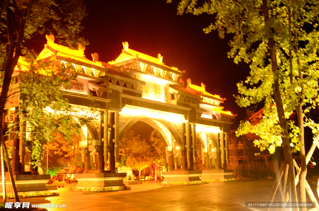洛带博客小镇夜景霓虹