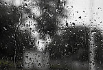 窗外雨滴摄影