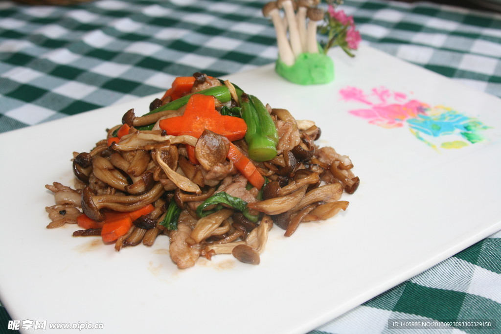 蟹味菇炒五花肉