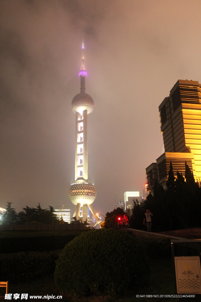 夜晚的东方明珠