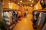服装饰品店内