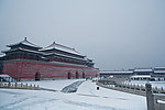 红墙白雪