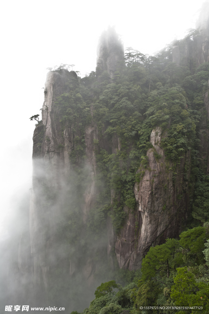 奇峰怪石