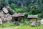 山中小草屋