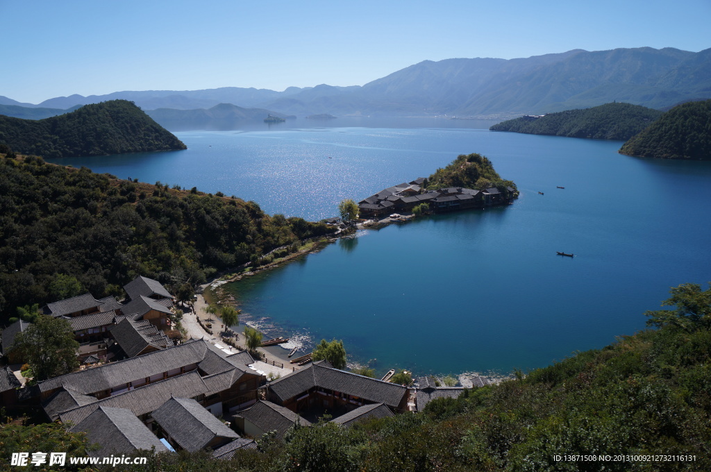 云南泸沽湖全景