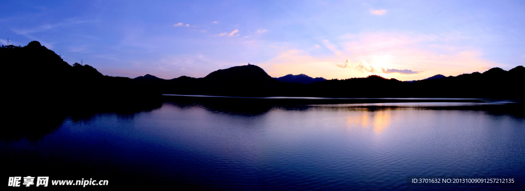 山水夕阳湖面