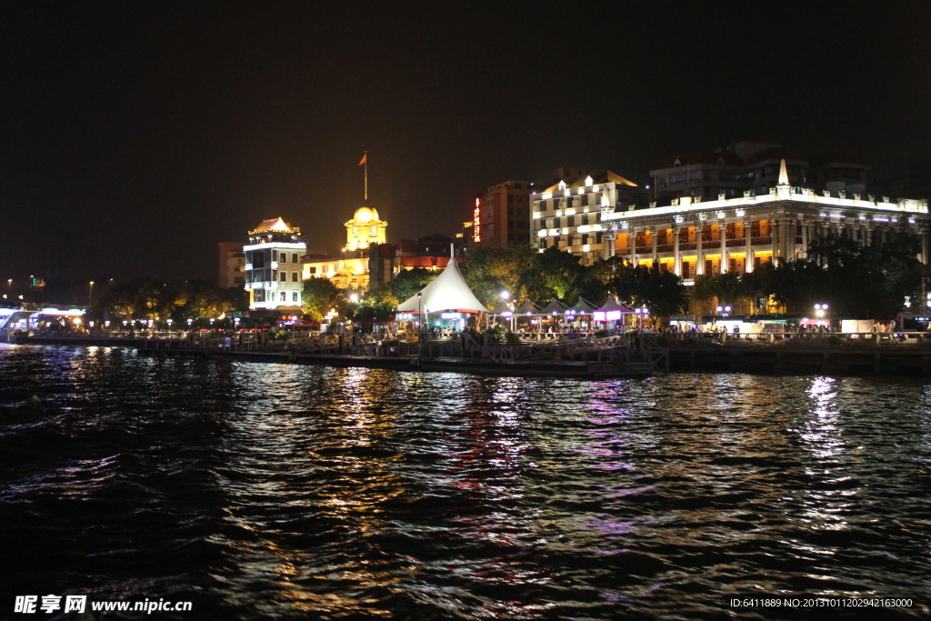 湖水夜景