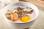 窝蛋牛肉粥