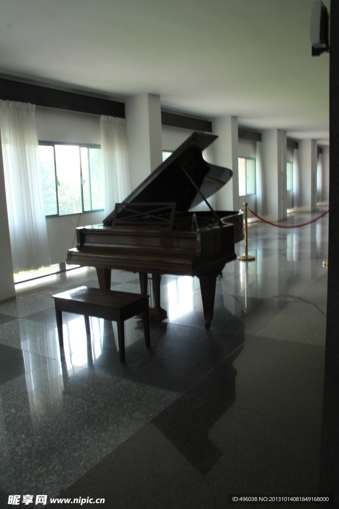 钢琴