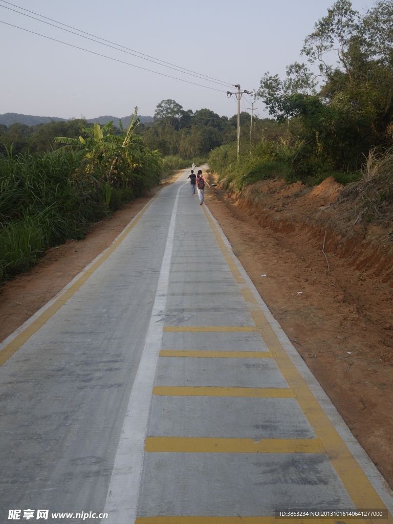 山间水泥路