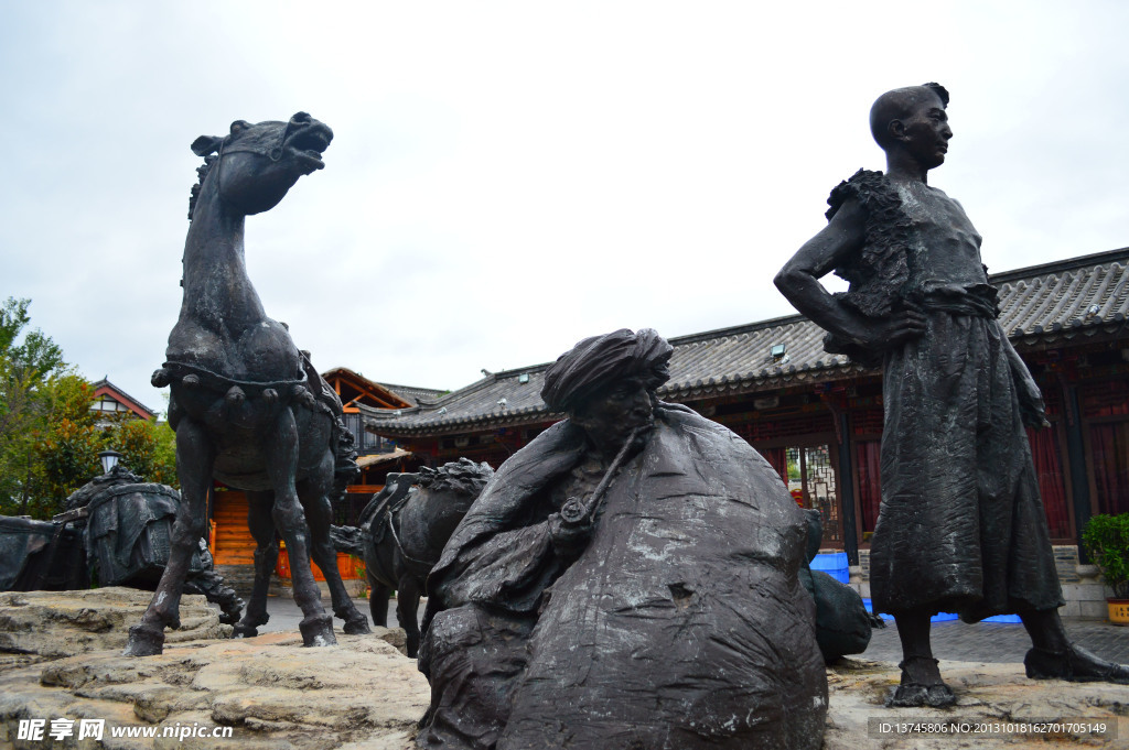 彝族马帮雕塑