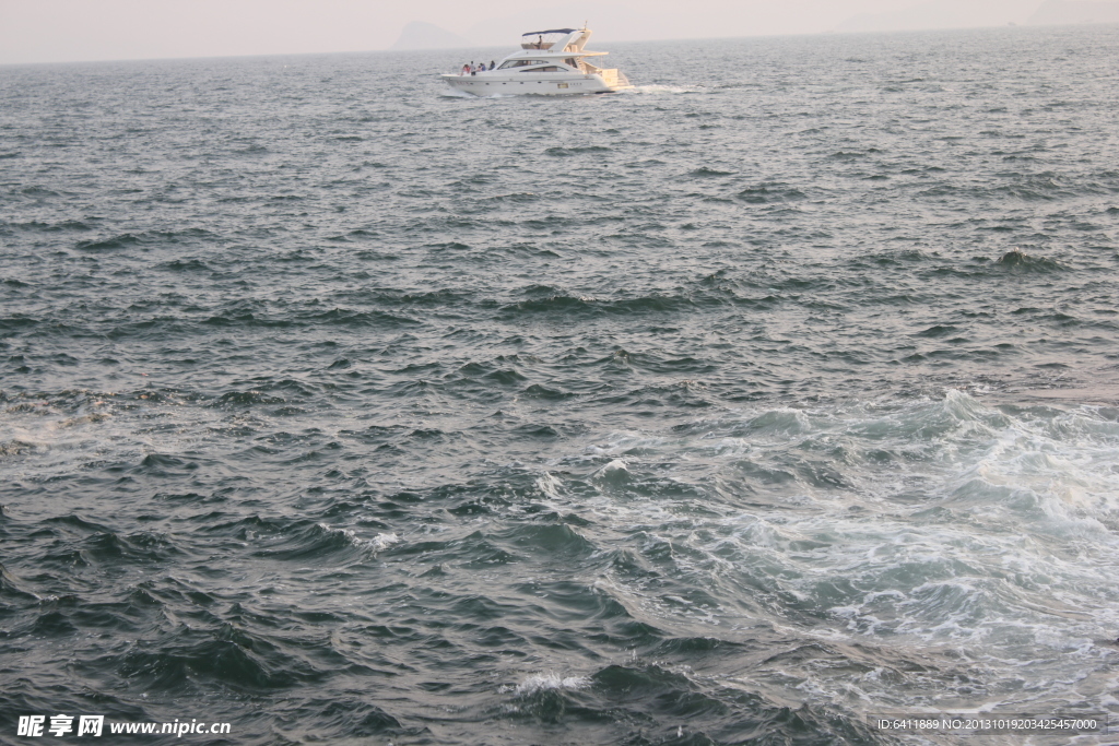海中游艇