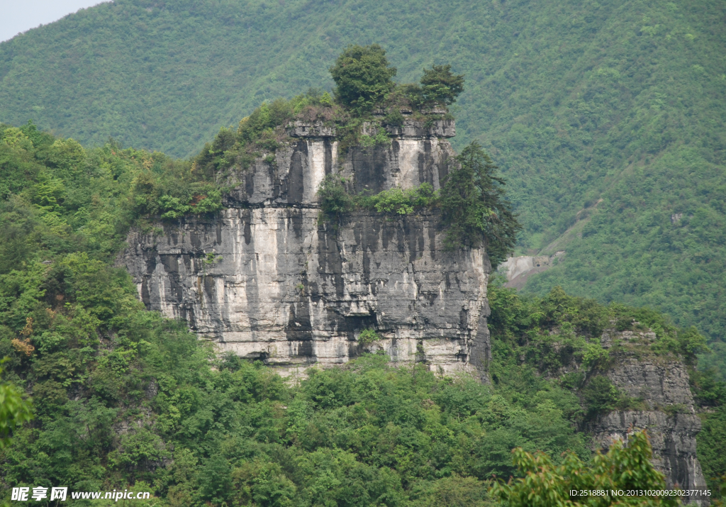 云雾灵山双狮护象