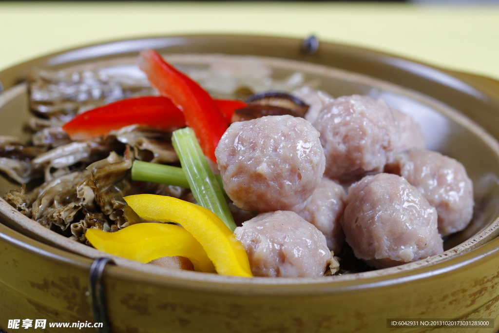 支竹焖肉丸 餐饮