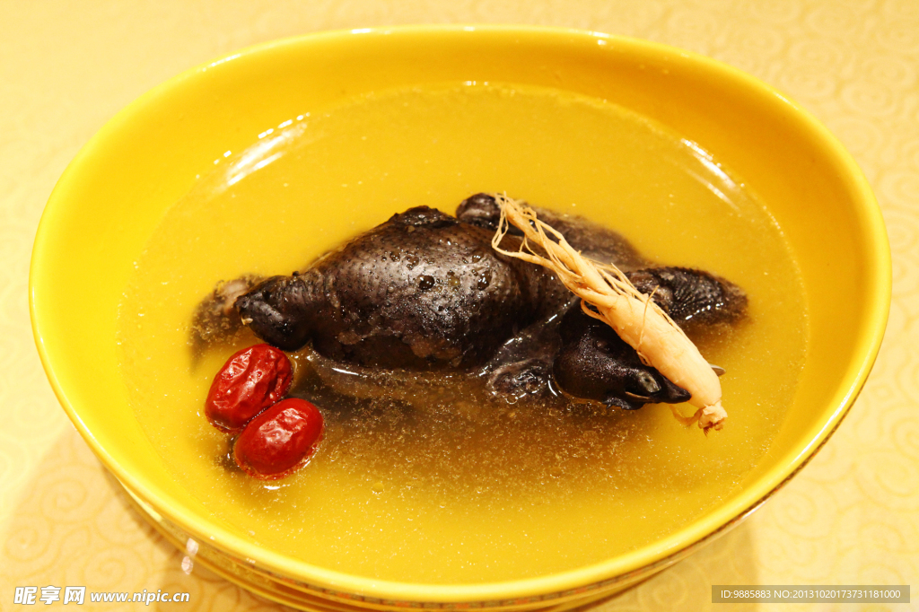 炖乌鸡