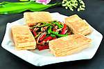 尖椒鱼干配煎饼
