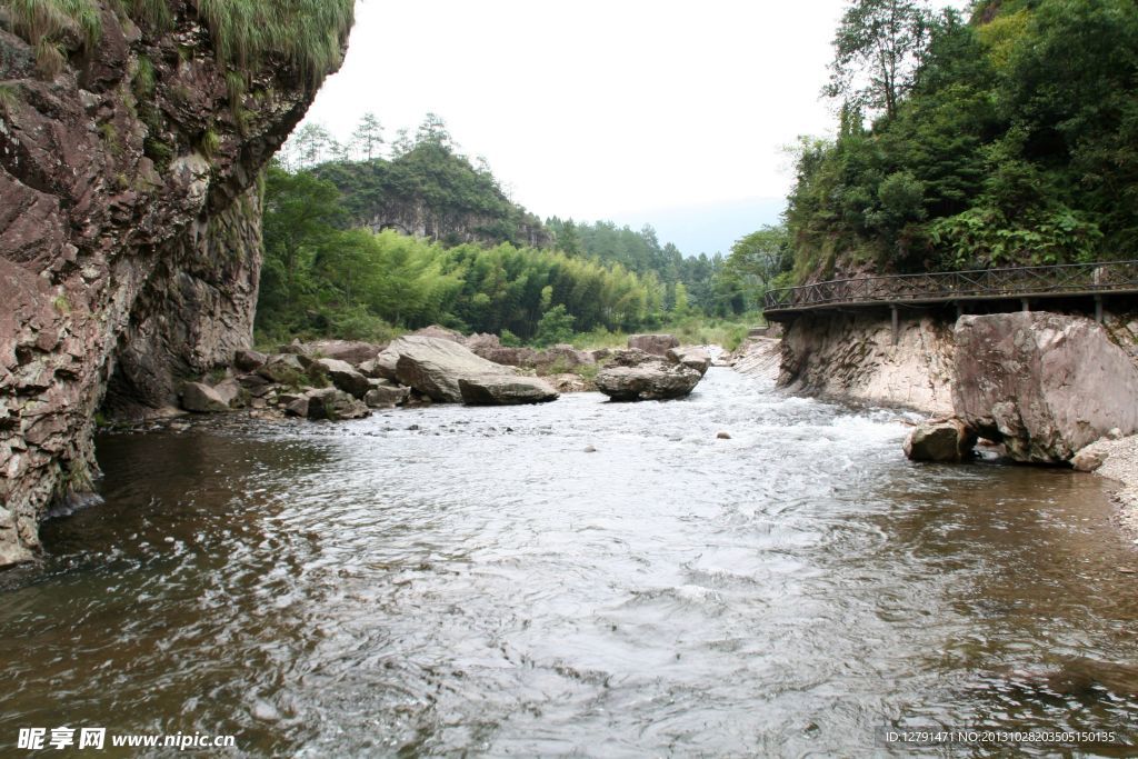 石桅岩