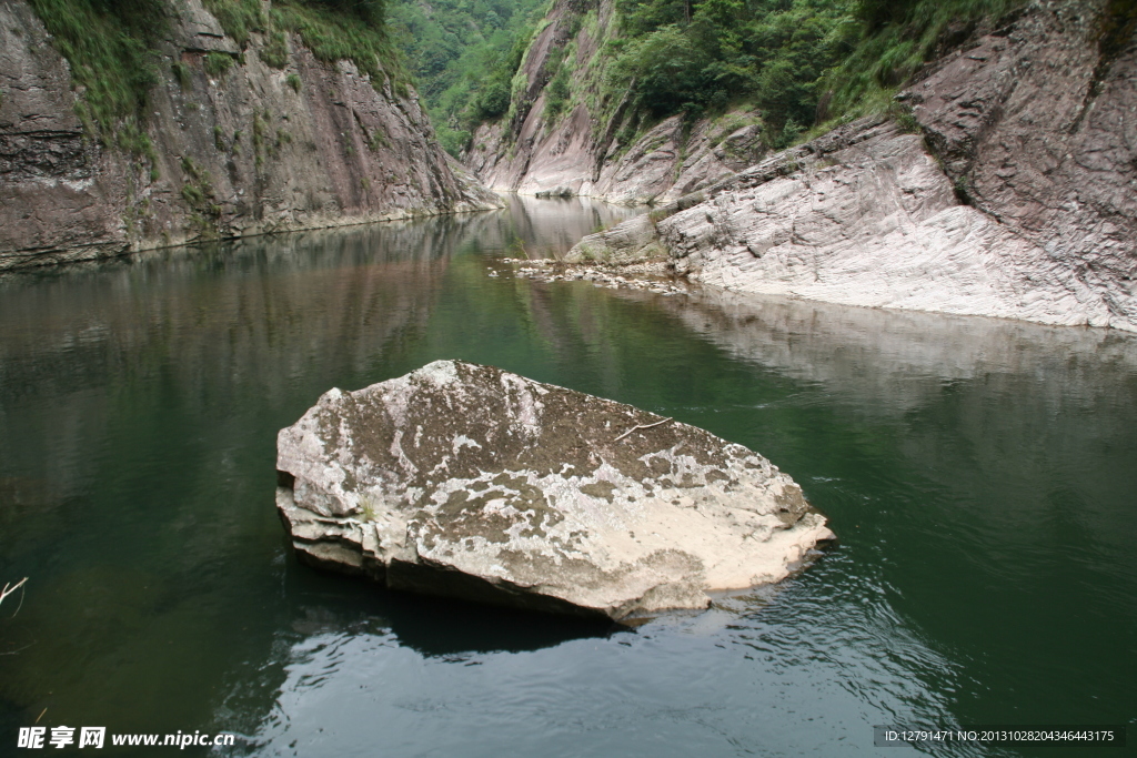 石桅岩