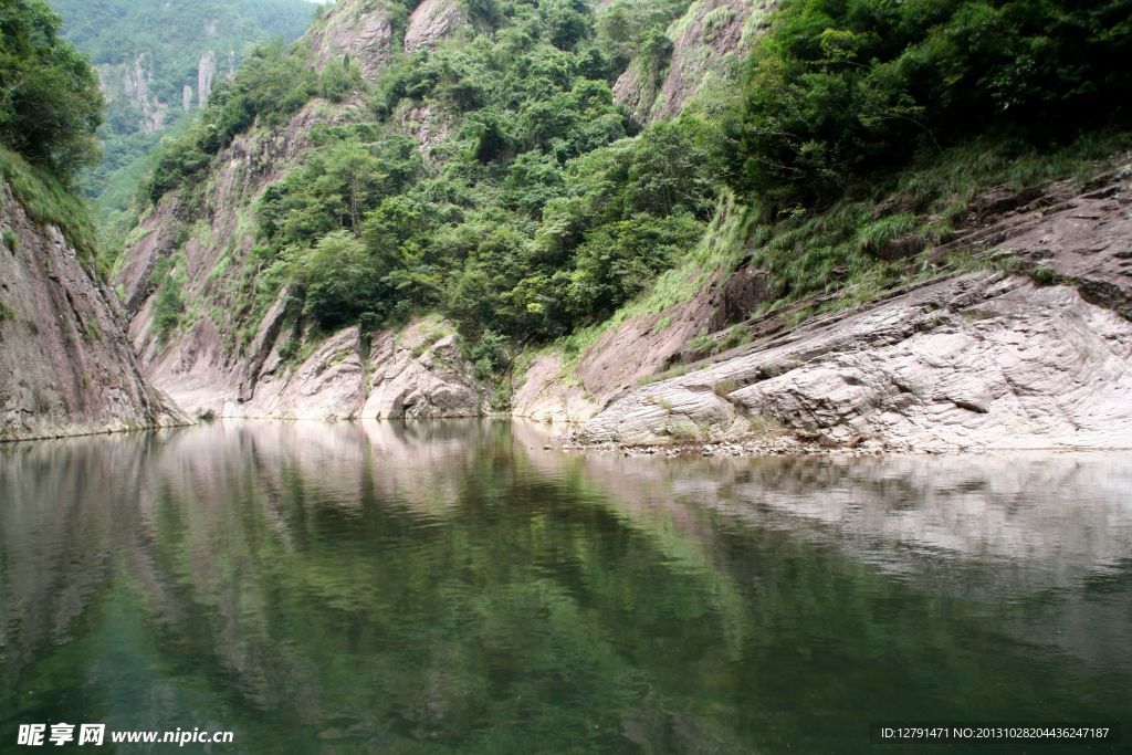 石桅岩